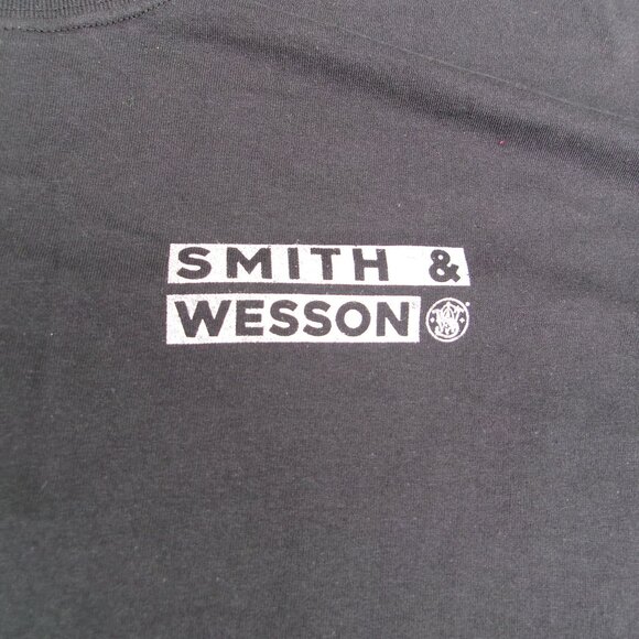 Smith & Wesson American Made Guns Ammunition USA Flag Black Men's XL S/S T-Shirt - Picture 3 of 8